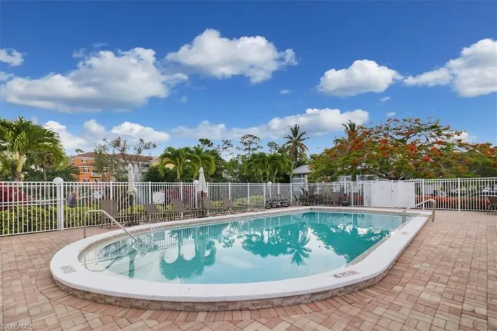 4625  Bayshore  DR, Naples, FL 34112