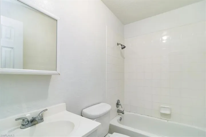 4625  Bayshore  DR, Naples, FL 34112