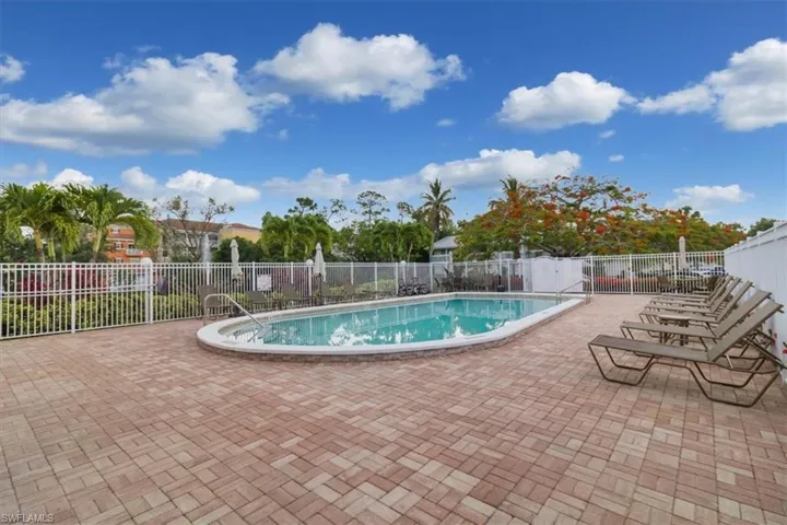 4625  Bayshore  DR, Naples, FL 34112