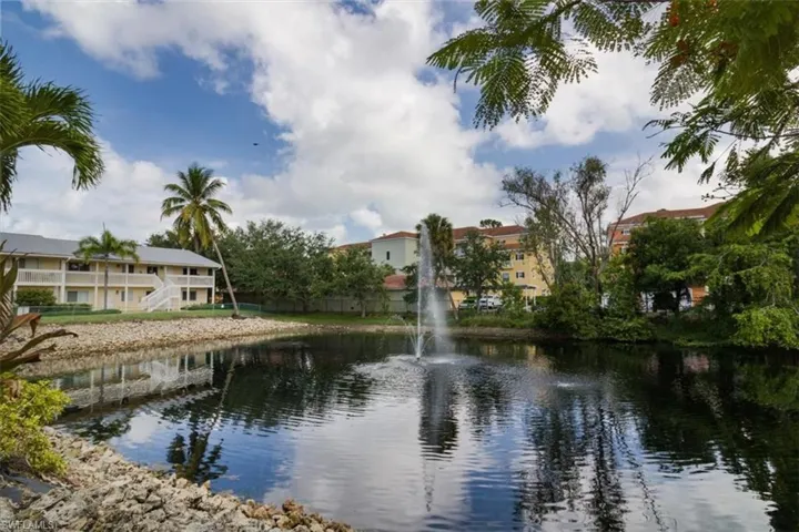 4625  Bayshore  DR, Naples, FL 34112