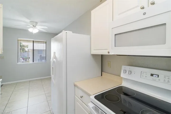 4625  Bayshore  DR, Naples, FL 34112