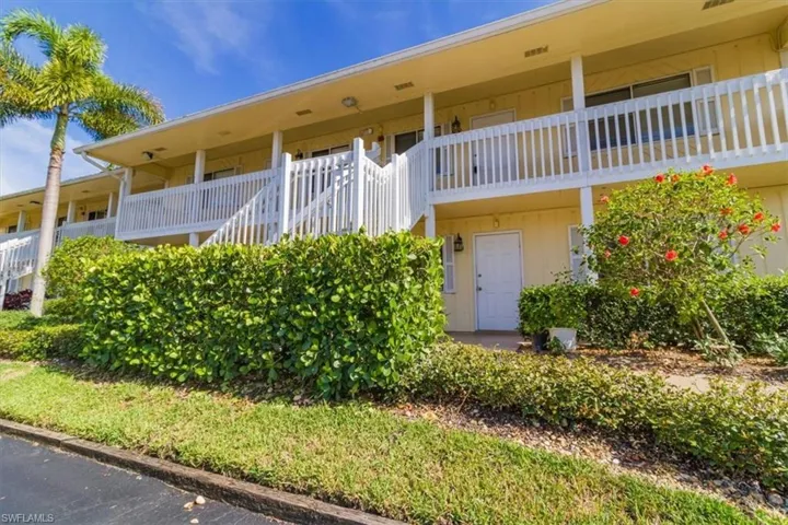 4625  Bayshore  DR, Naples, FL 34112