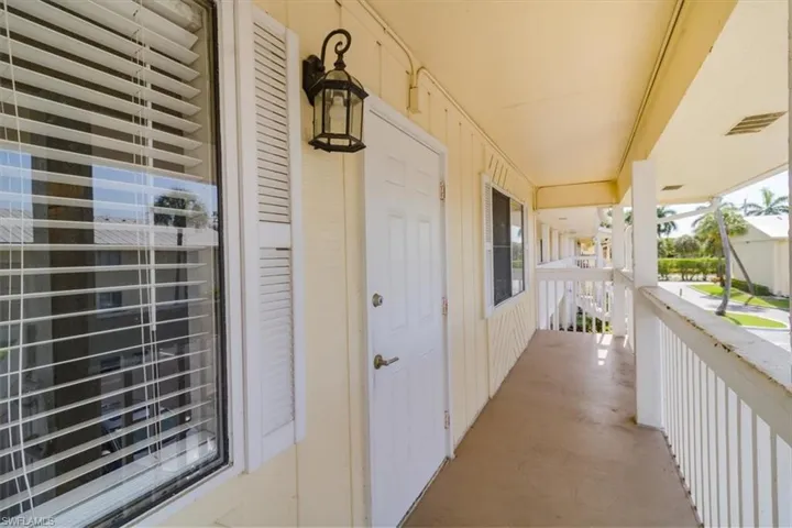 4625  Bayshore  DR, Naples, FL 34112