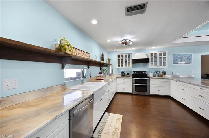 Farmhouse sink and ample counters