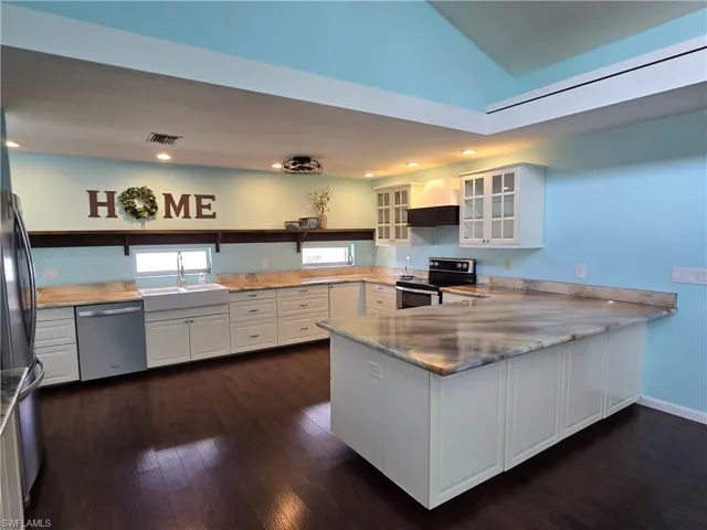 8512 Chatham St, Fort Myers, Florida 33907