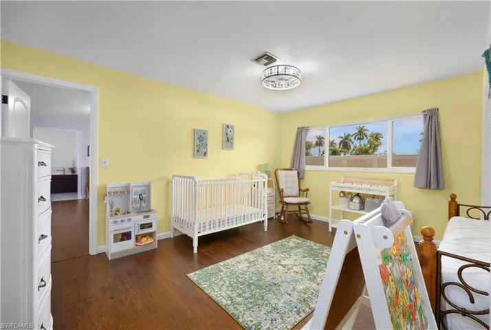 Flexible bedroom or nursery space