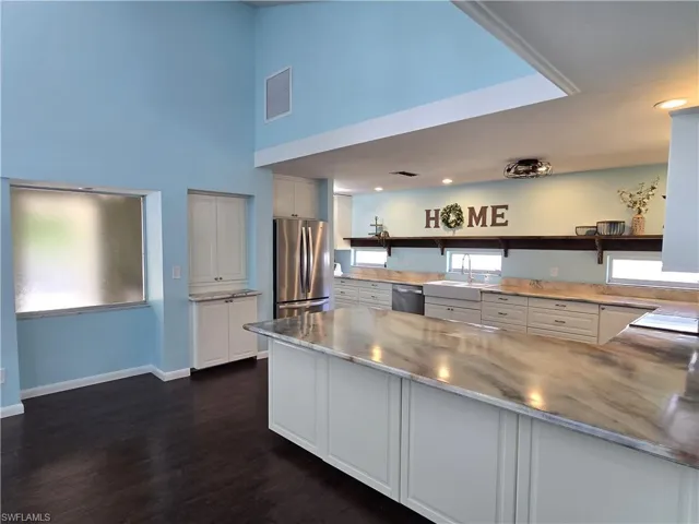 8512 Chatham St, Fort Myers, Florida 33907