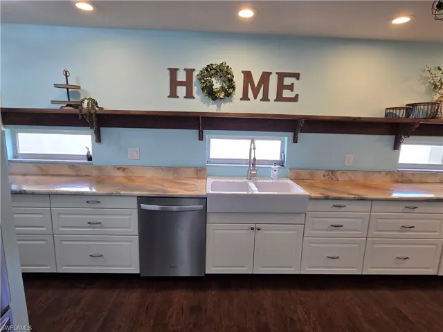 8512 Chatham St, Fort Myers, Florida 33907