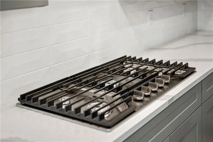 Gas cooktop