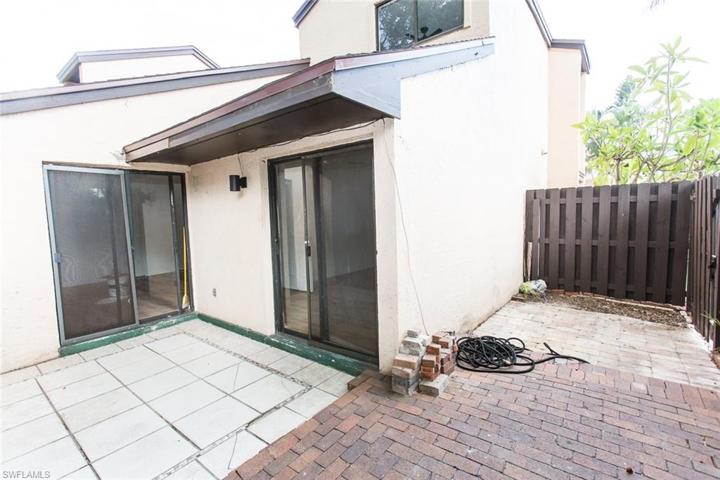 Private Deck/courtyard