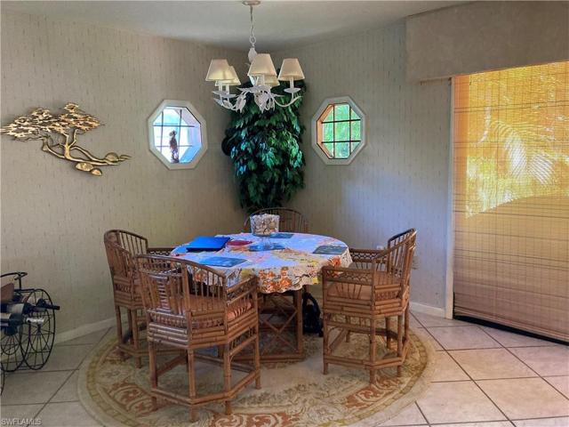 BREAKFAST NOOK