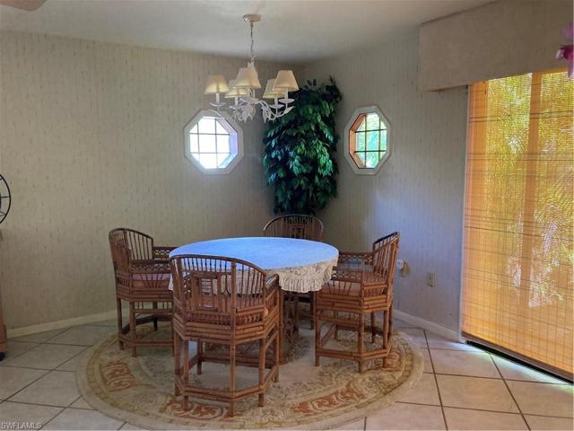 BREAKFAST NOOK