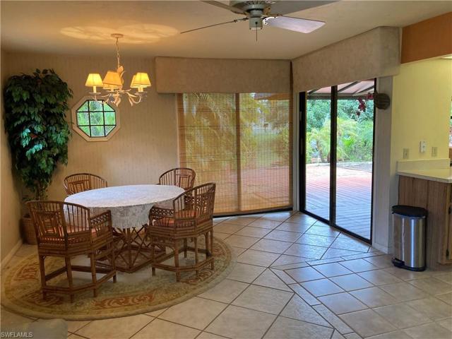 BREAKFAST NOOK