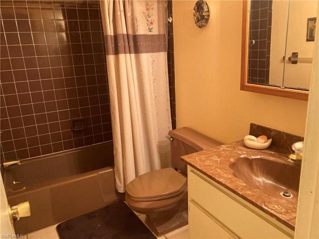 BATH TUB