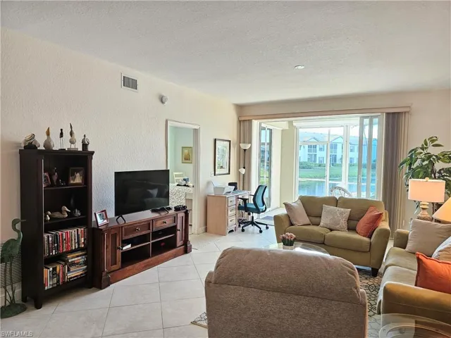 818 Tanbark Dr # 102, Naples, Florida 34108