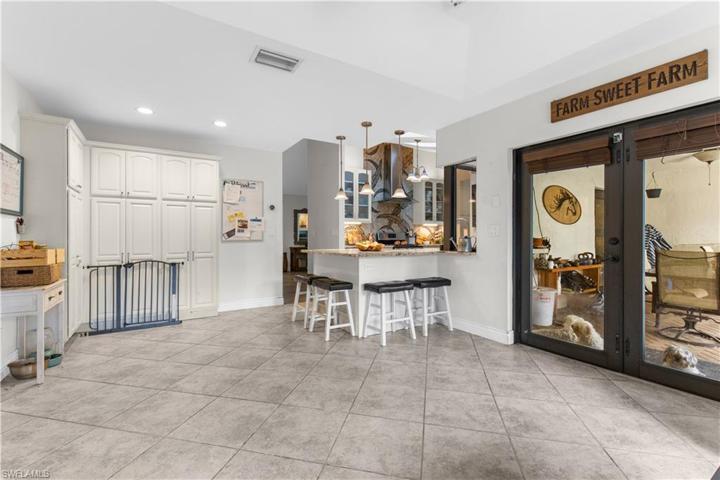 Eat-in Kitchen