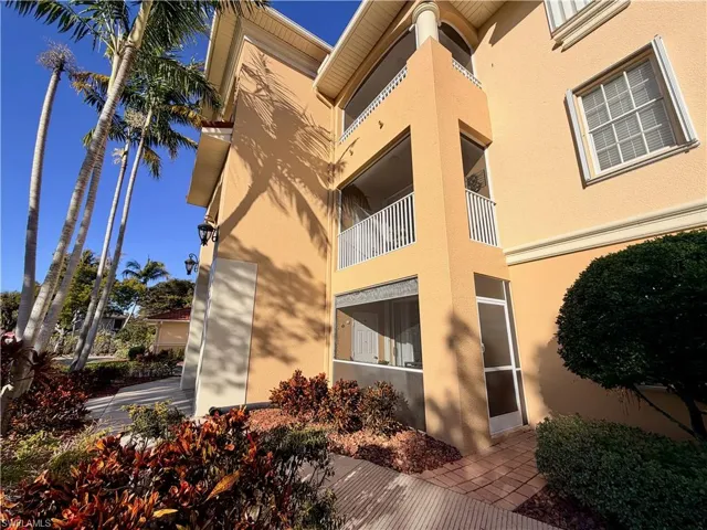 View of apartment building / complex