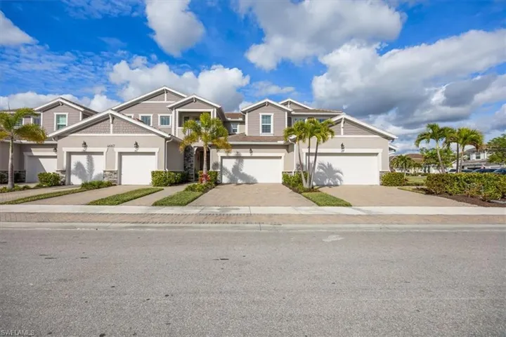 4687  Arboretum  CIR, Naples, FL 34112