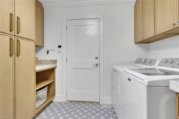 1325  Kings  WAY, Naples, FL 34104