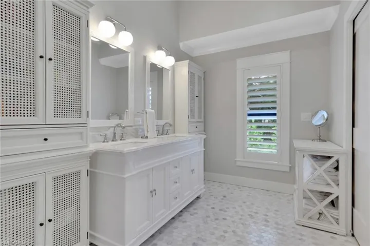 1325  Kings  WAY, Naples, FL 34104