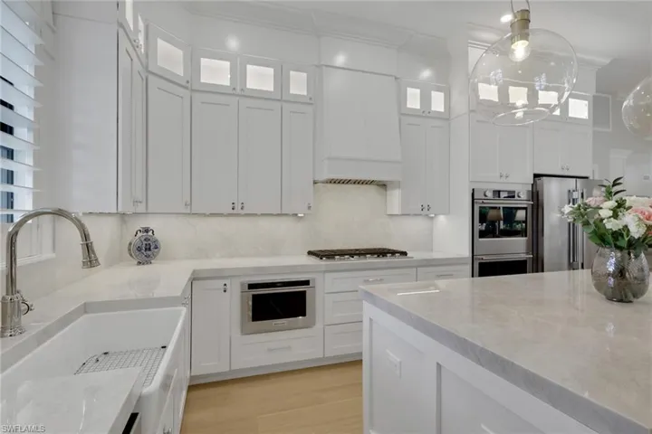 1325  Kings  WAY, Naples, FL 34104
