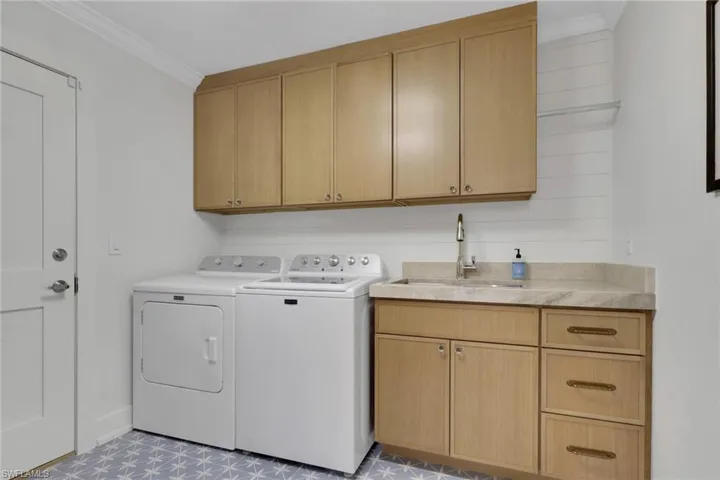1325  Kings  WAY, Naples, FL 34104