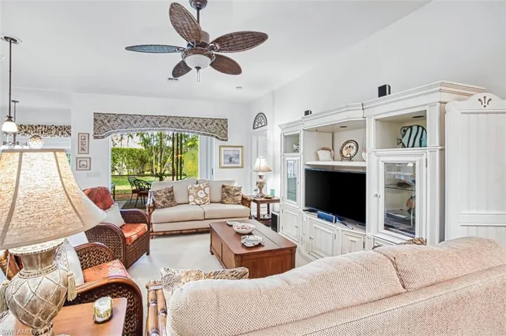 Living area with ceiling fan