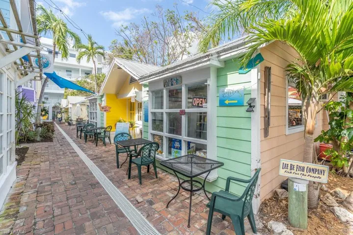 outdoor dining and shopping nearby
