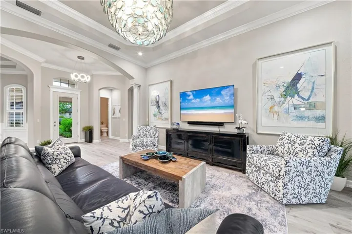 8806 Spinner Cove Ln, Naples, Florida 34120