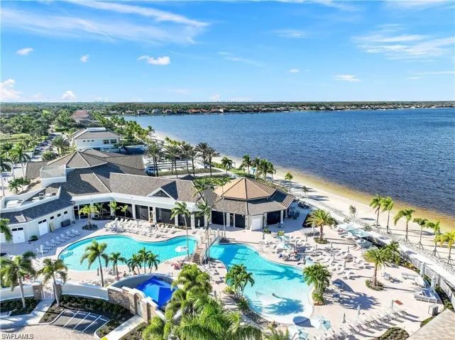 8806 Spinner Cove Ln, Naples, Florida 34120