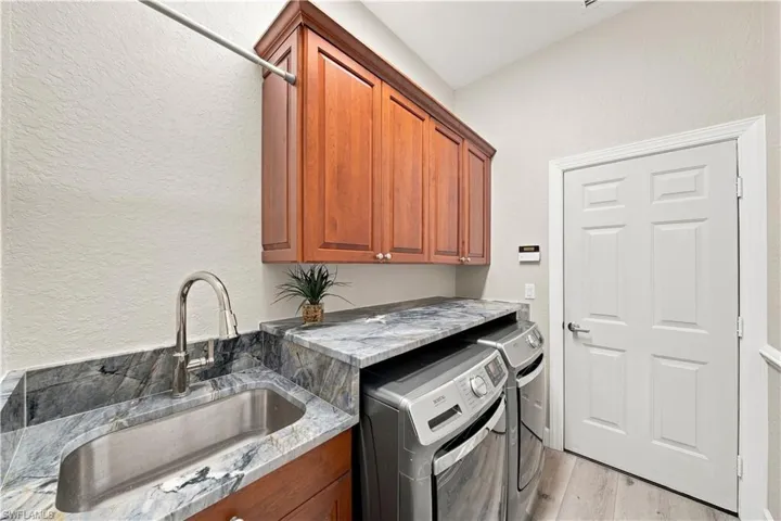 8806 Spinner Cove Ln, Naples, Florida 34120