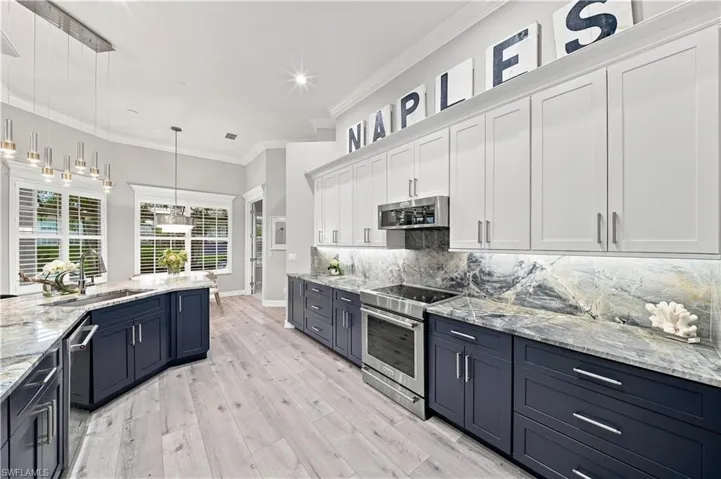 8806 Spinner Cove Ln, Naples, Florida 34120