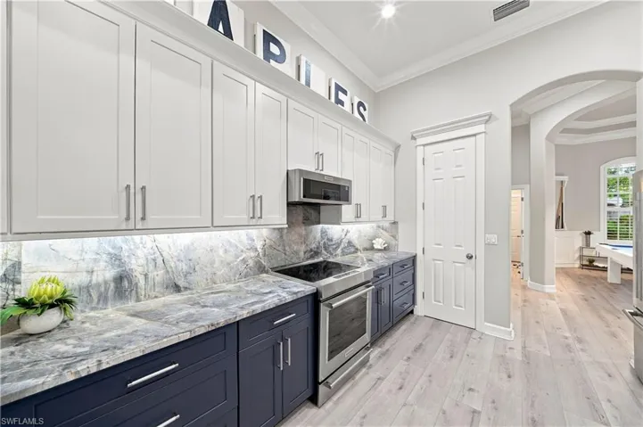 8806 Spinner Cove Ln, Naples, Florida 34120