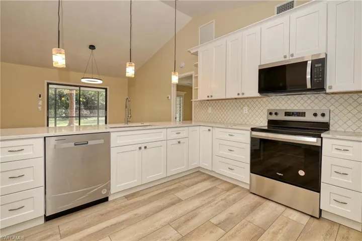 8826  Fordham  ST, Fort Myers, FL 33907