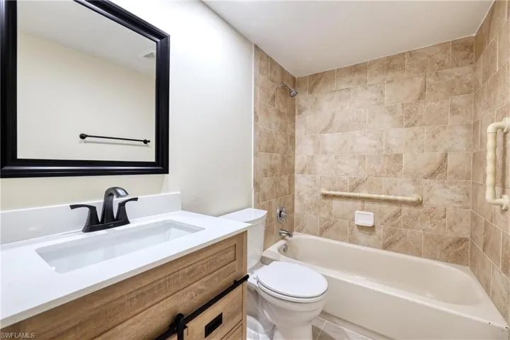 8826  Fordham  ST, Fort Myers, FL 33907