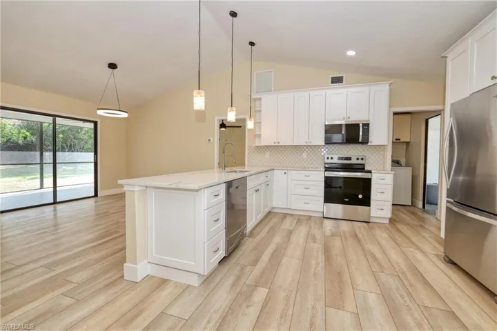 8826  Fordham  ST, Fort Myers, FL 33907
