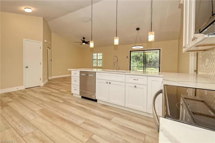 8826  Fordham  ST, Fort Myers, FL 33907