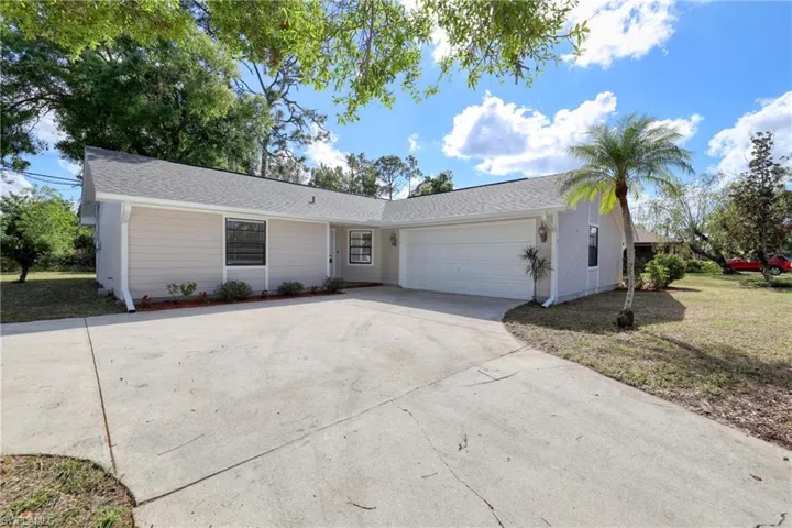 8826  Fordham  ST, Fort Myers, FL 33907