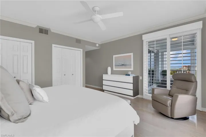 9811 Gulf Shore Dr Ph 2, Naples, Florida 34108