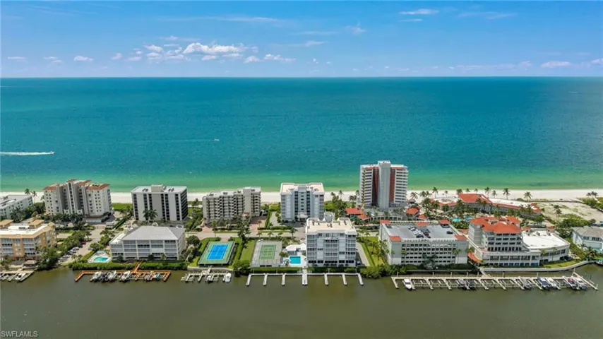 9811 Gulf Shore Dr Ph 2, Naples, Florida 34108