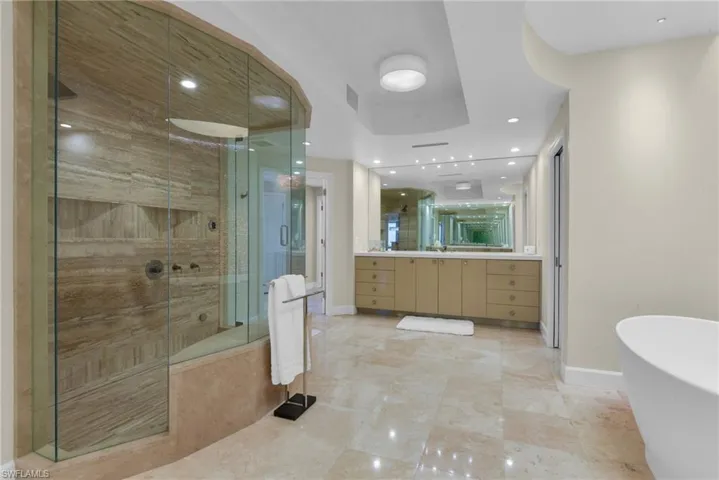 9811 Gulf Shore Dr Ph 2, Naples, Florida 34108