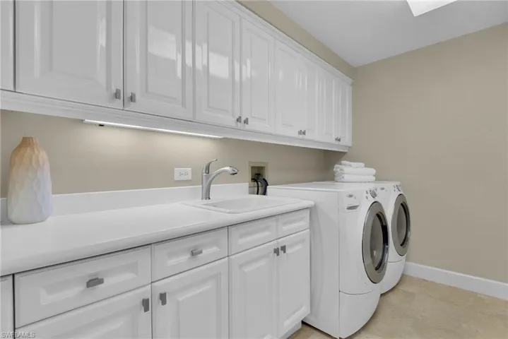 9811 Gulf Shore Dr Ph 2, Naples, Florida 34108