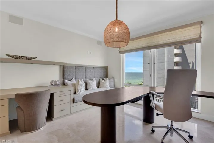 9811 Gulf Shore Dr Ph 2, Naples, Florida 34108