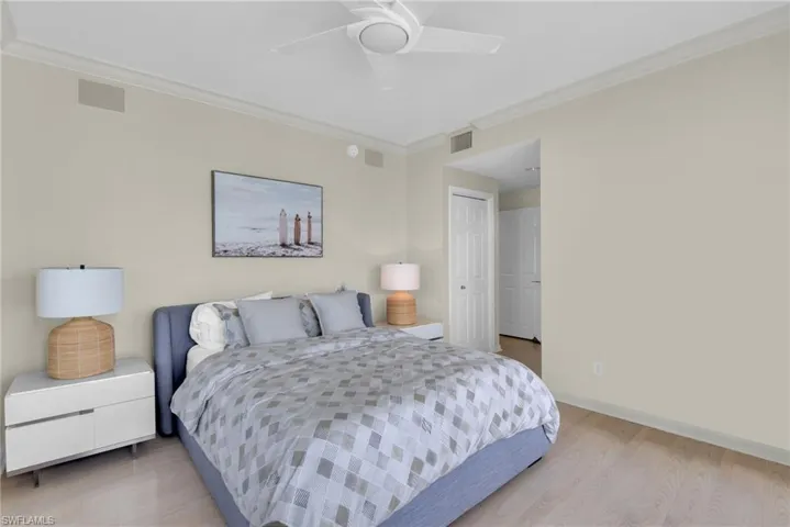 9811 Gulf Shore Dr Ph 2, Naples, Florida 34108