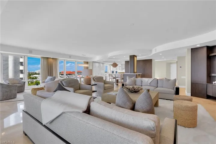 9811 Gulf Shore Dr Ph 2, Naples, Florida 34108