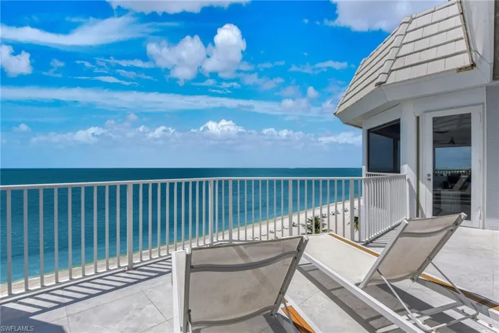 9811 Gulf Shore Dr Ph 2, Naples, Florida 34108