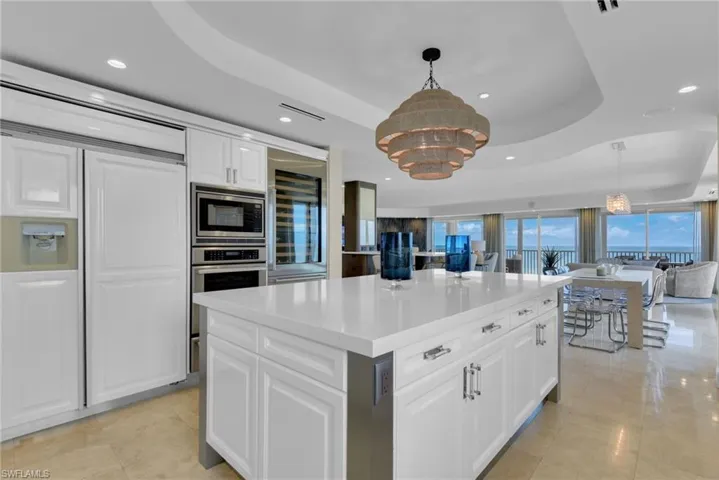 9811 Gulf Shore Dr Ph 2, Naples, Florida 34108