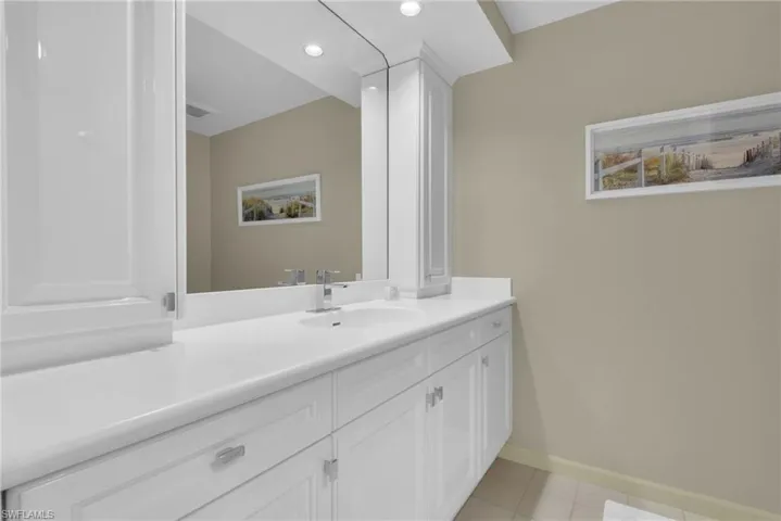 9811 Gulf Shore Dr Ph 2, Naples, Florida 34108