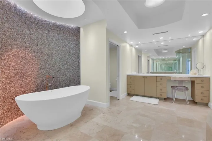 9811 Gulf Shore Dr Ph 2, Naples, Florida 34108