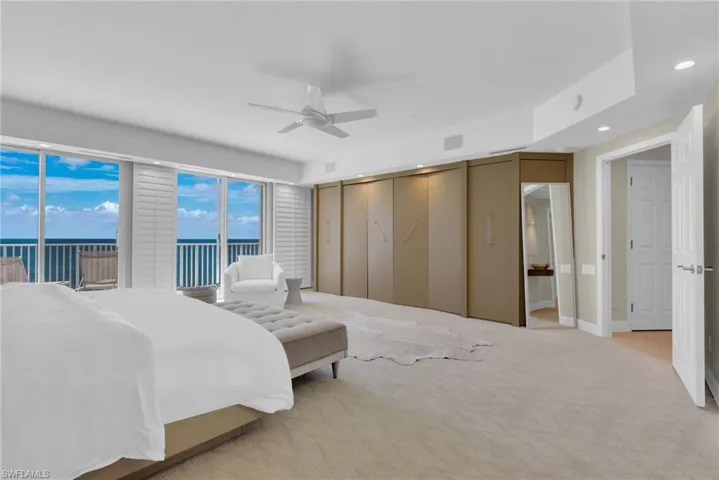 9811 Gulf Shore Dr Ph 2, Naples, Florida 34108